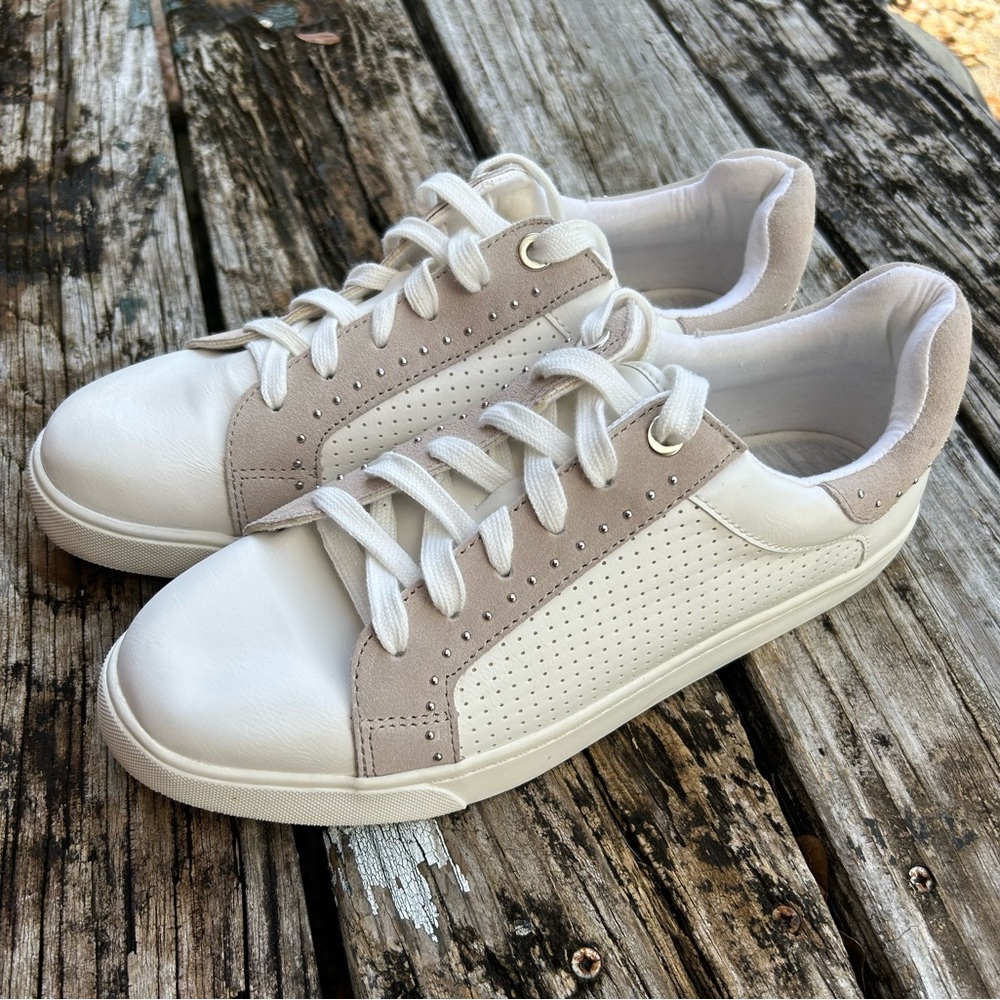 NWOB Soda Women’s Lace Up Two-Tone Sneakers Tennis Shoes w/Studded Accents Sz 11